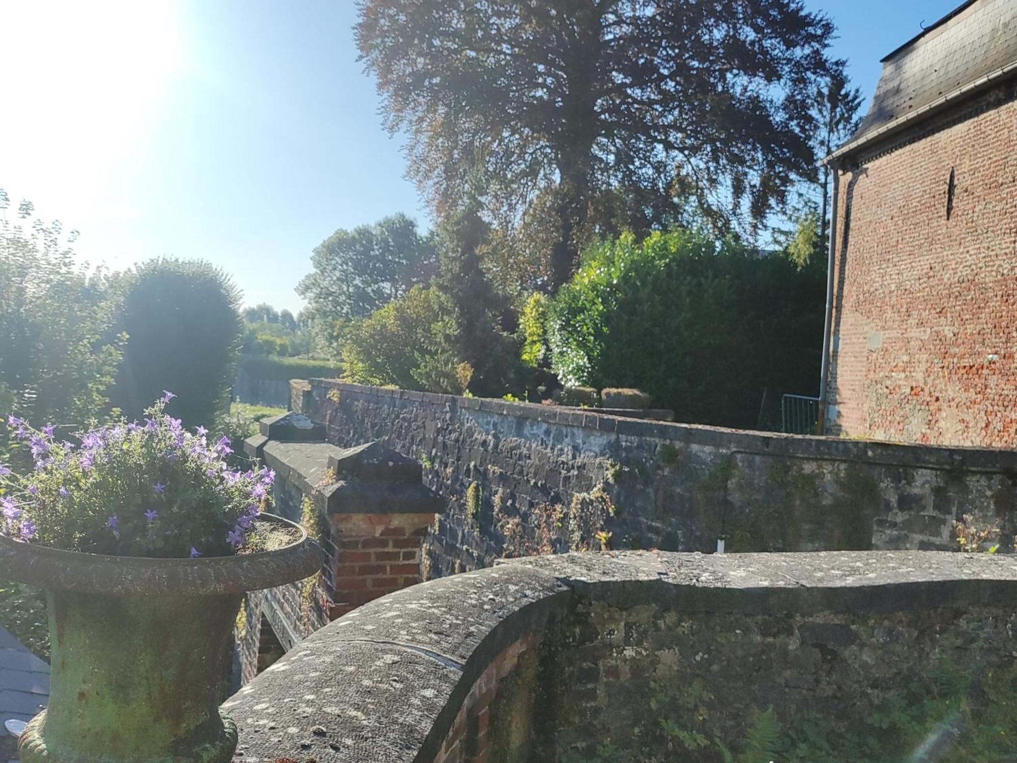 Le Relais Napoleon Panzió Avesnes-sur-Helpe Kültér fotó