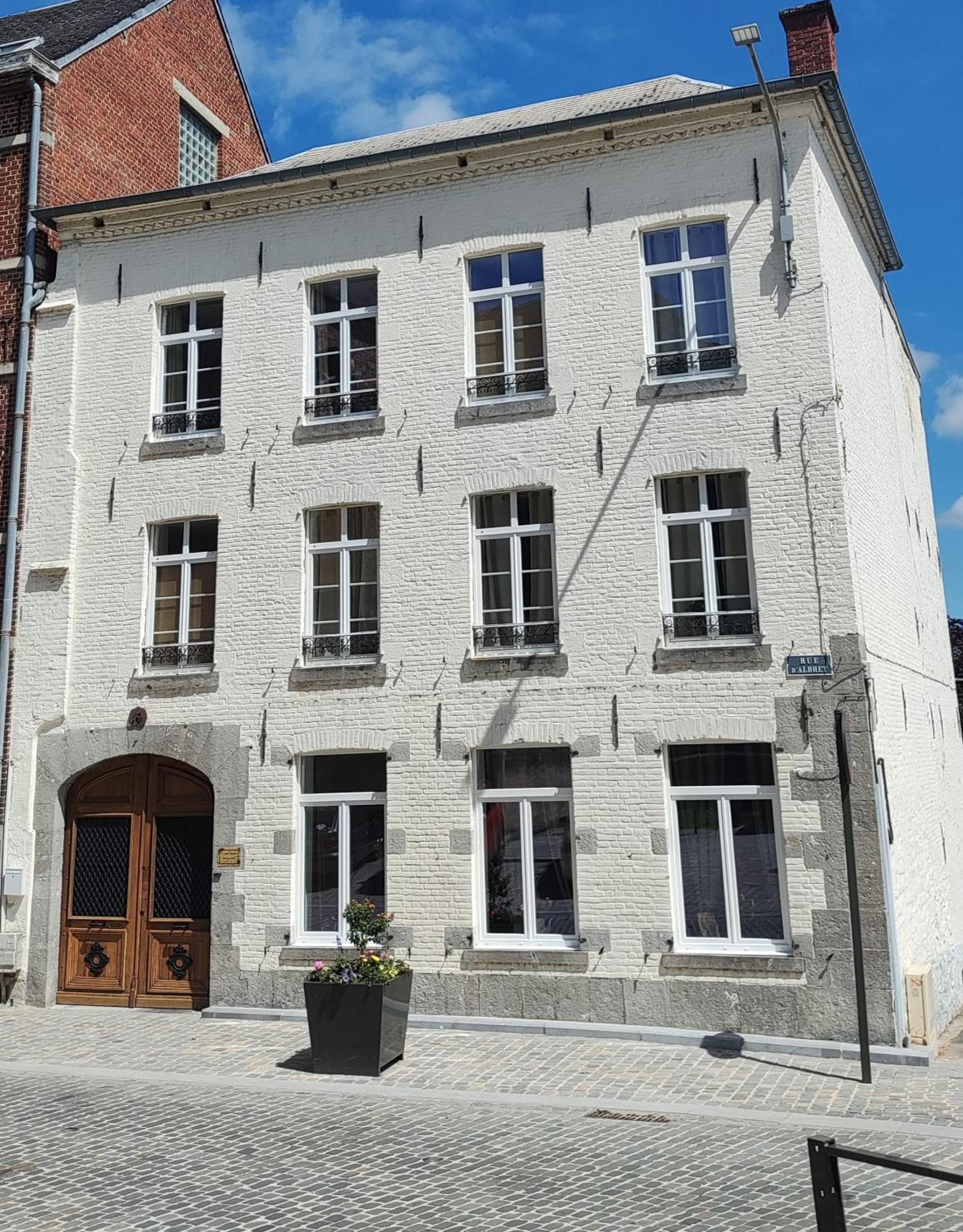 Le Relais Napoleon Panzió Avesnes-sur-Helpe Kültér fotó