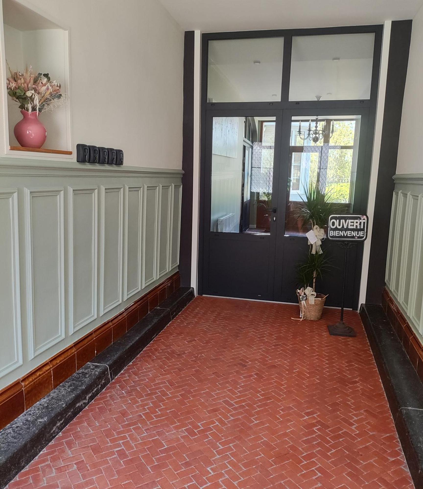 Le Relais Napoleon Panzió Avesnes-sur-Helpe Kültér fotó
