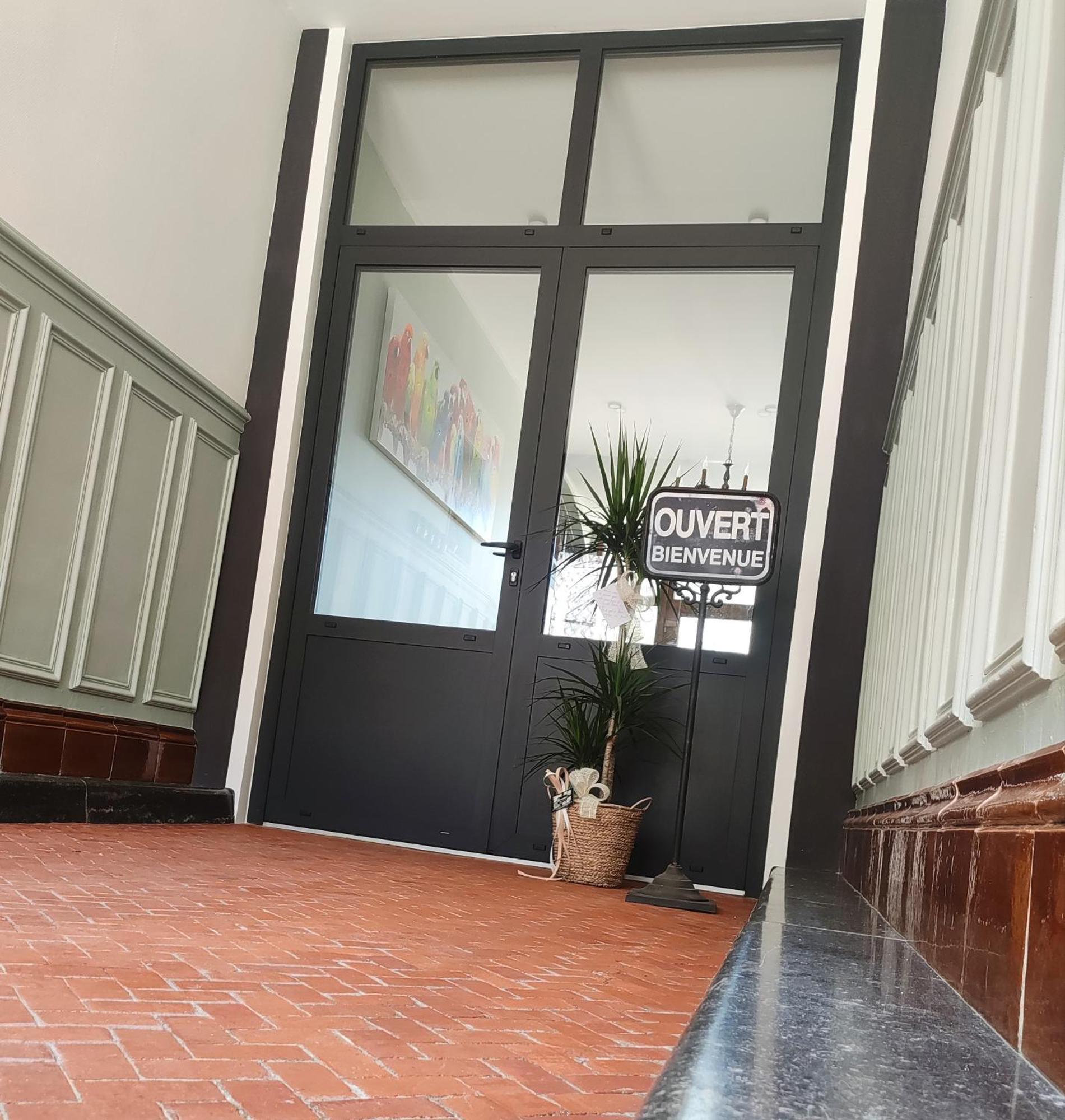 Le Relais Napoleon Panzió Avesnes-sur-Helpe Kültér fotó